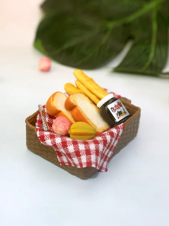 Miniature Dollhouse Bread Basket Set, 1:12 Scale Resin Mini Food Bakery Props for DIY Crafts, Kitchen Scene Decor & Micro Landscape