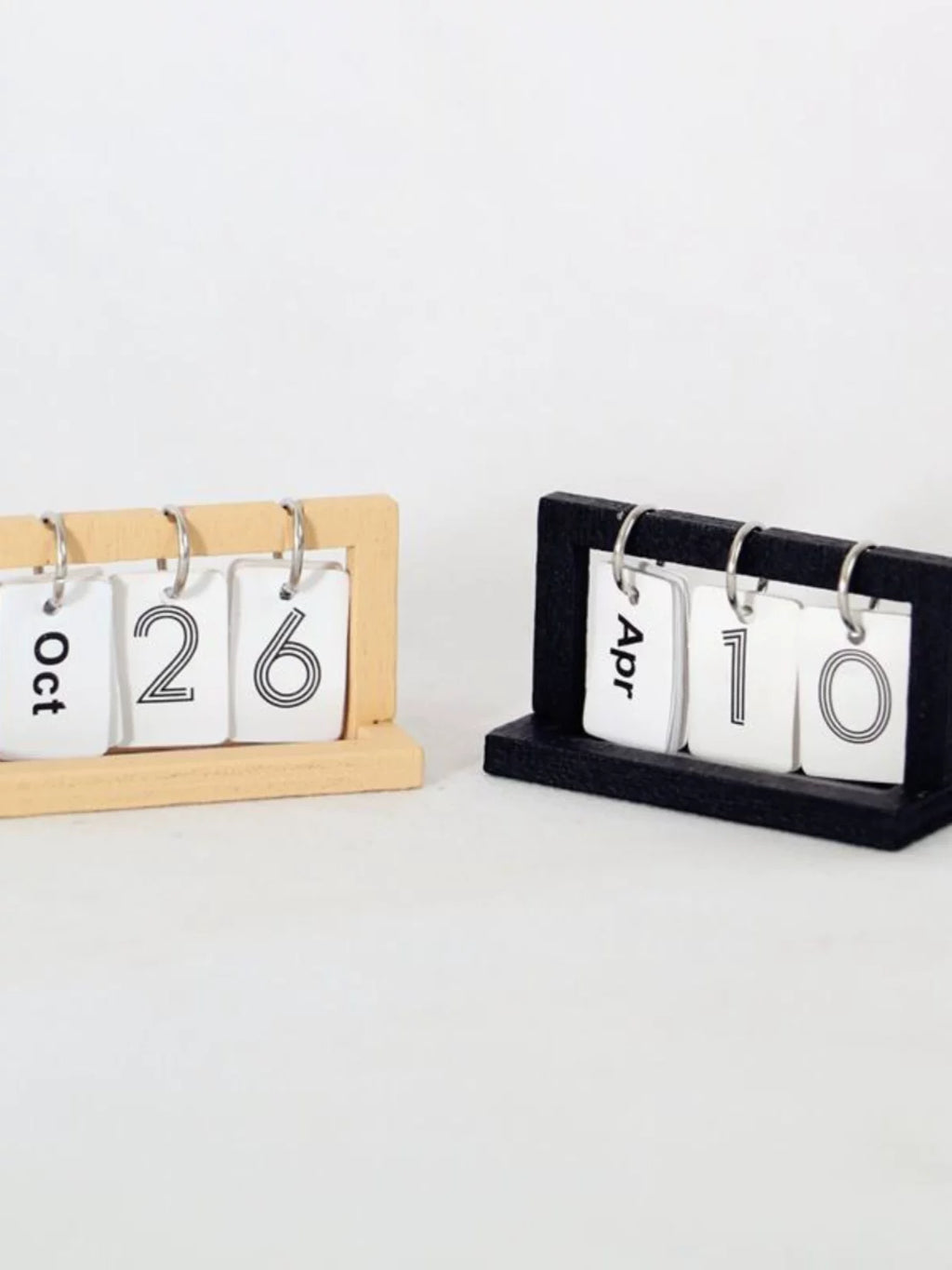 1:12 Miniature Dollhouse Flip Desk Calendar Model - Realistic Tiny Standing Calendar Prop for OB11 Blythe Dollhouse Decor