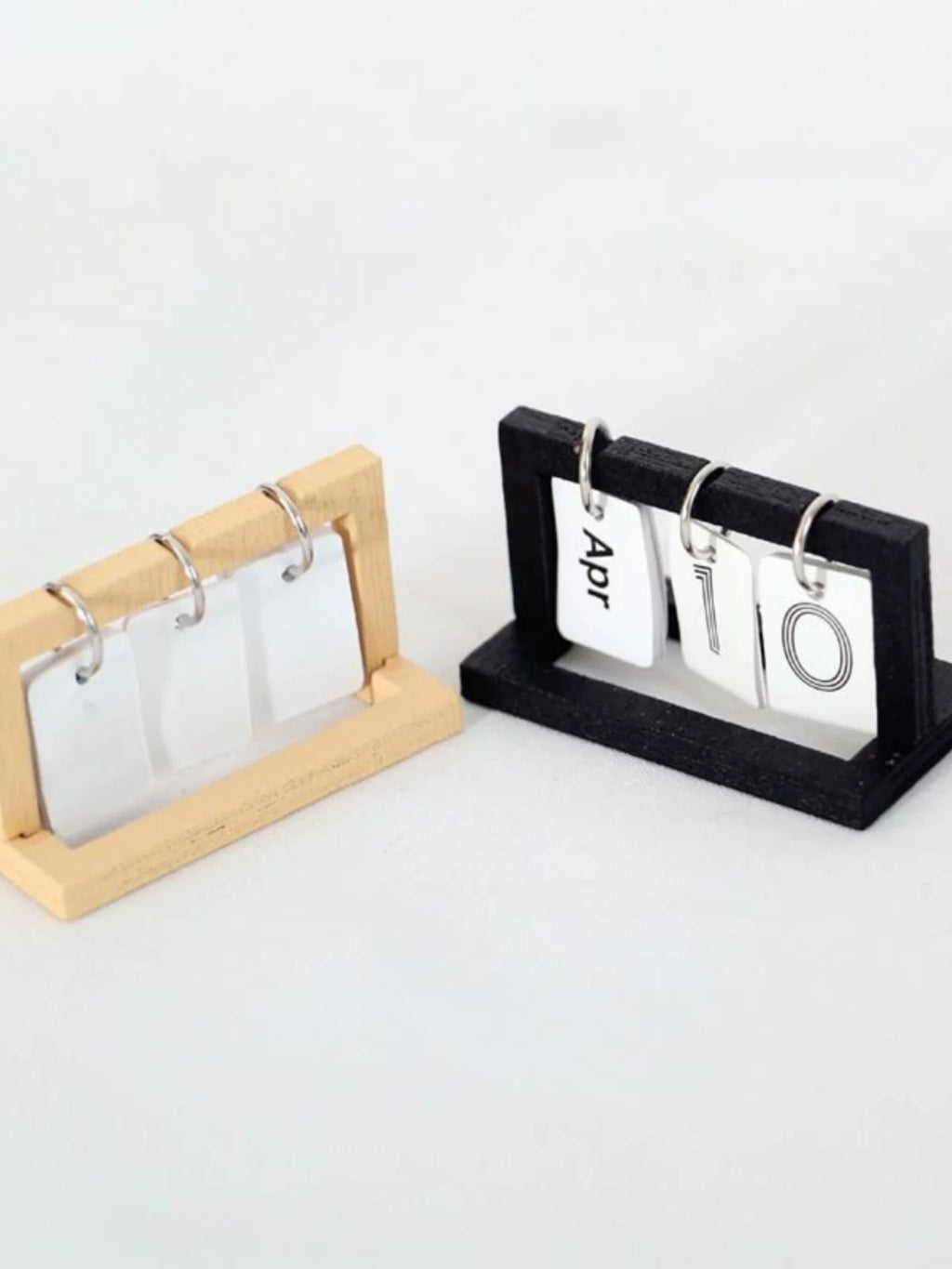 1:12 Miniature Dollhouse Flip Desk Calendar Model - Realistic Tiny Standing Calendar Prop for OB11 Blythe Dollhouse Decor